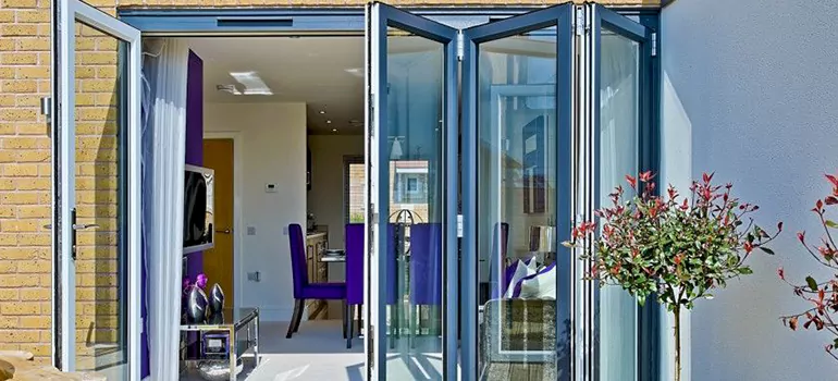 Commercial Door Glass Repair in Fountainebleau, FL